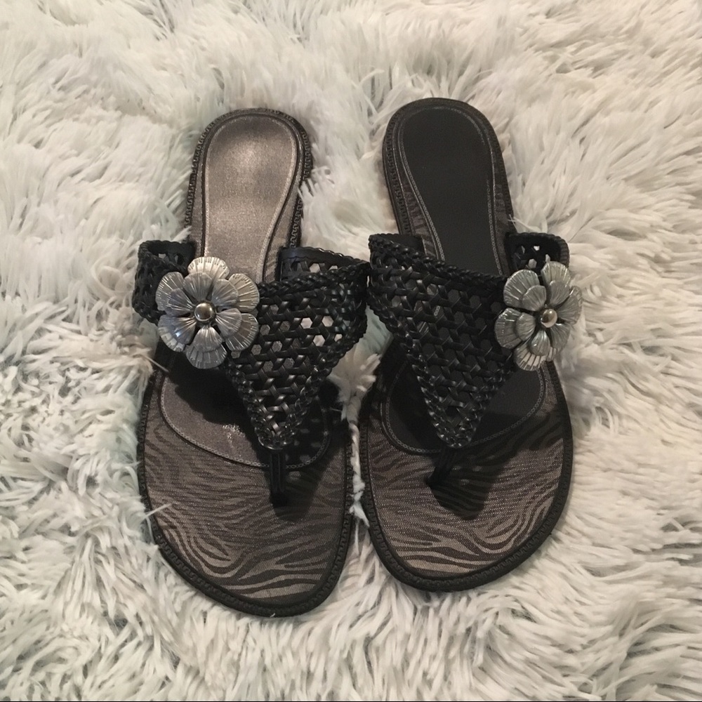 Flip Flops Black with silver flower detail.